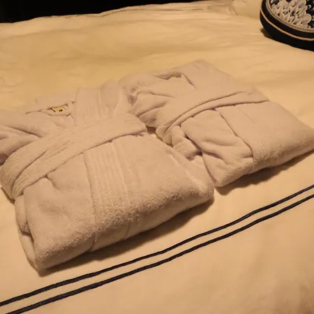 Li Li Et Rose - Avec Jacuzzi Privatif Konukevi 4*