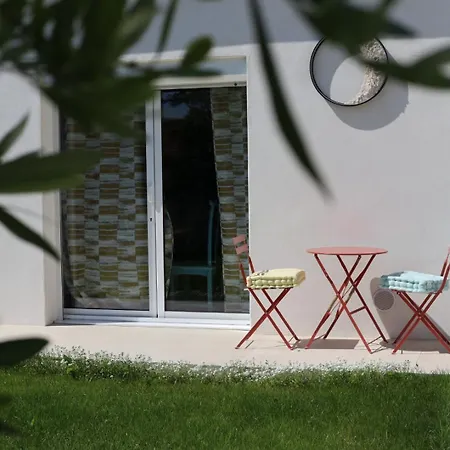 Πανσιόν Li Li Et Rose - Suite Climatisee Avec Jacuzzi Privatif 4*