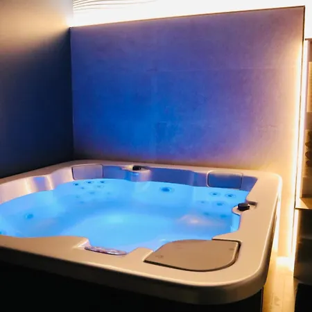 Li Li Et Rose - Suite Climatisee Avec Jacuzzi Privatif Nantes